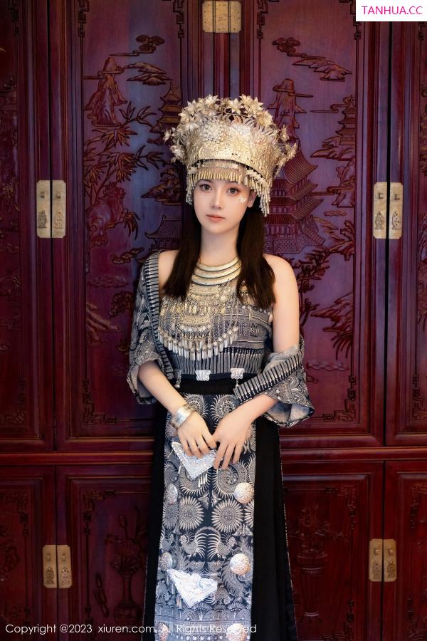 豆瓣酱  [XiuRen]高清写真图 2023.09.27 No.7448 豆瓣酱 苗族服饰第20张图片